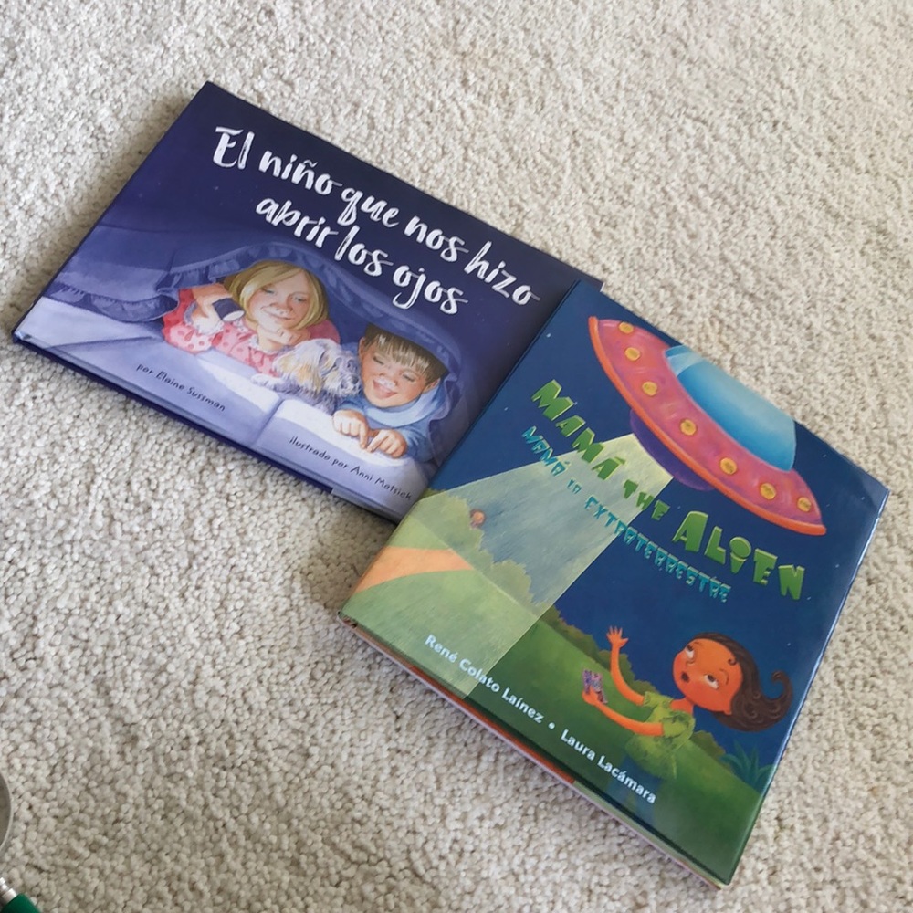 2 Hardcover NWOT Spanish language books for children Books